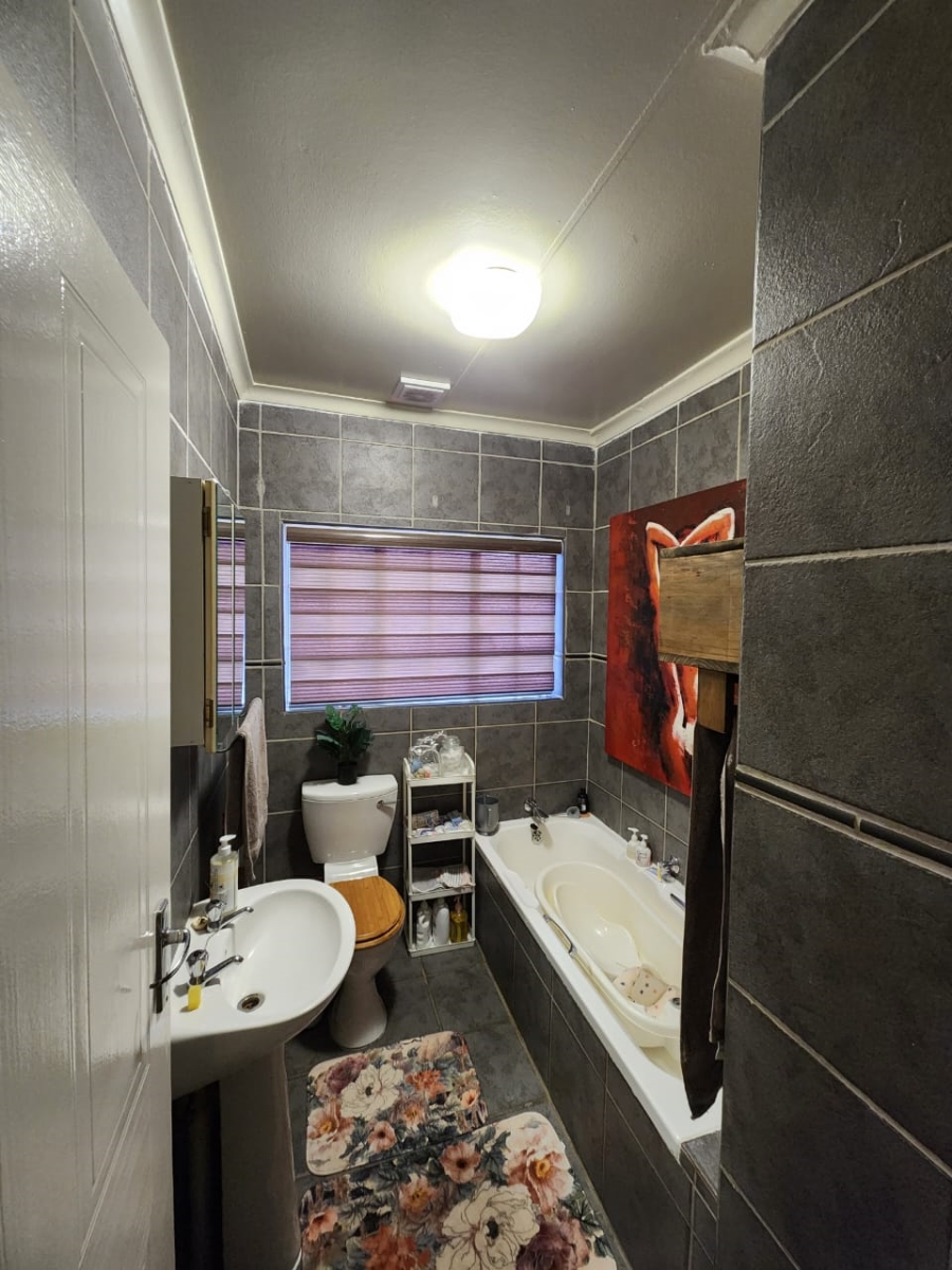 3 Bedroom Property for Sale in Protea Park North West